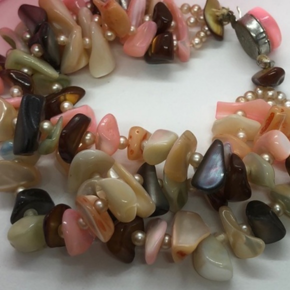 Beach Life Bracelet made of mother of pearl pieces, very elegant. - Picture 4 of 6
